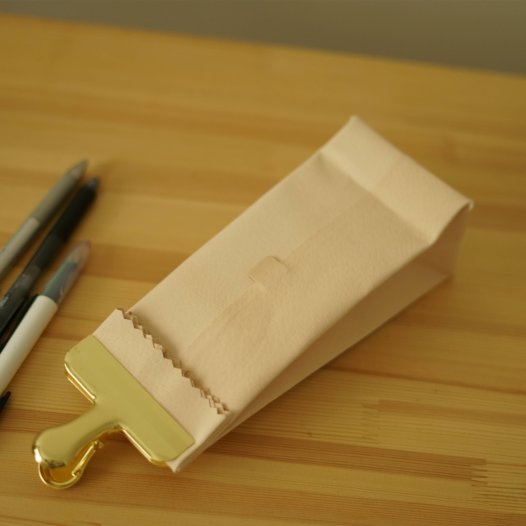 手に馴染む、縦長クラフトバッグ